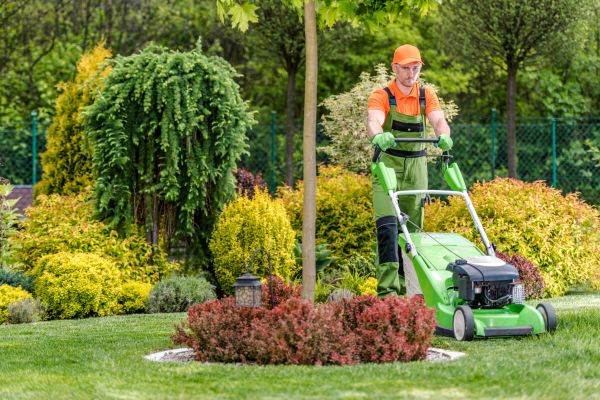 Commercial Yard Maintenance in Sun Prairie